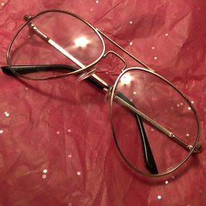 Really cute hipster glasses!